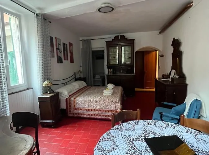 Lisetta בית הארחה ורנאצה